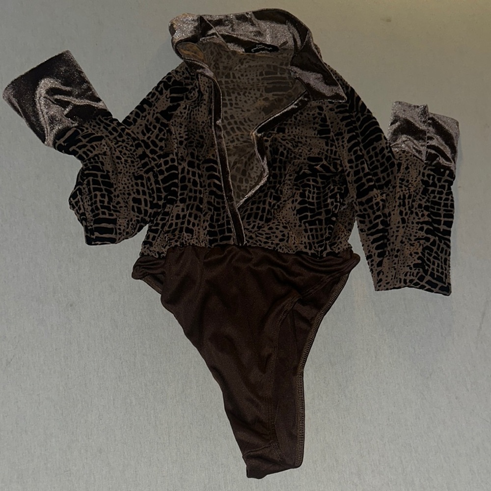 Womens Size XL Goodtimeusa Elegant Brown Patterned Bodysuit.